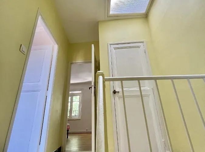 La Barbacane Pied Cite Medievale Carcassonne